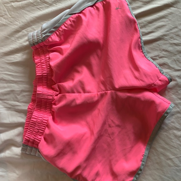 Athletic shorts - Picture 2 of 5